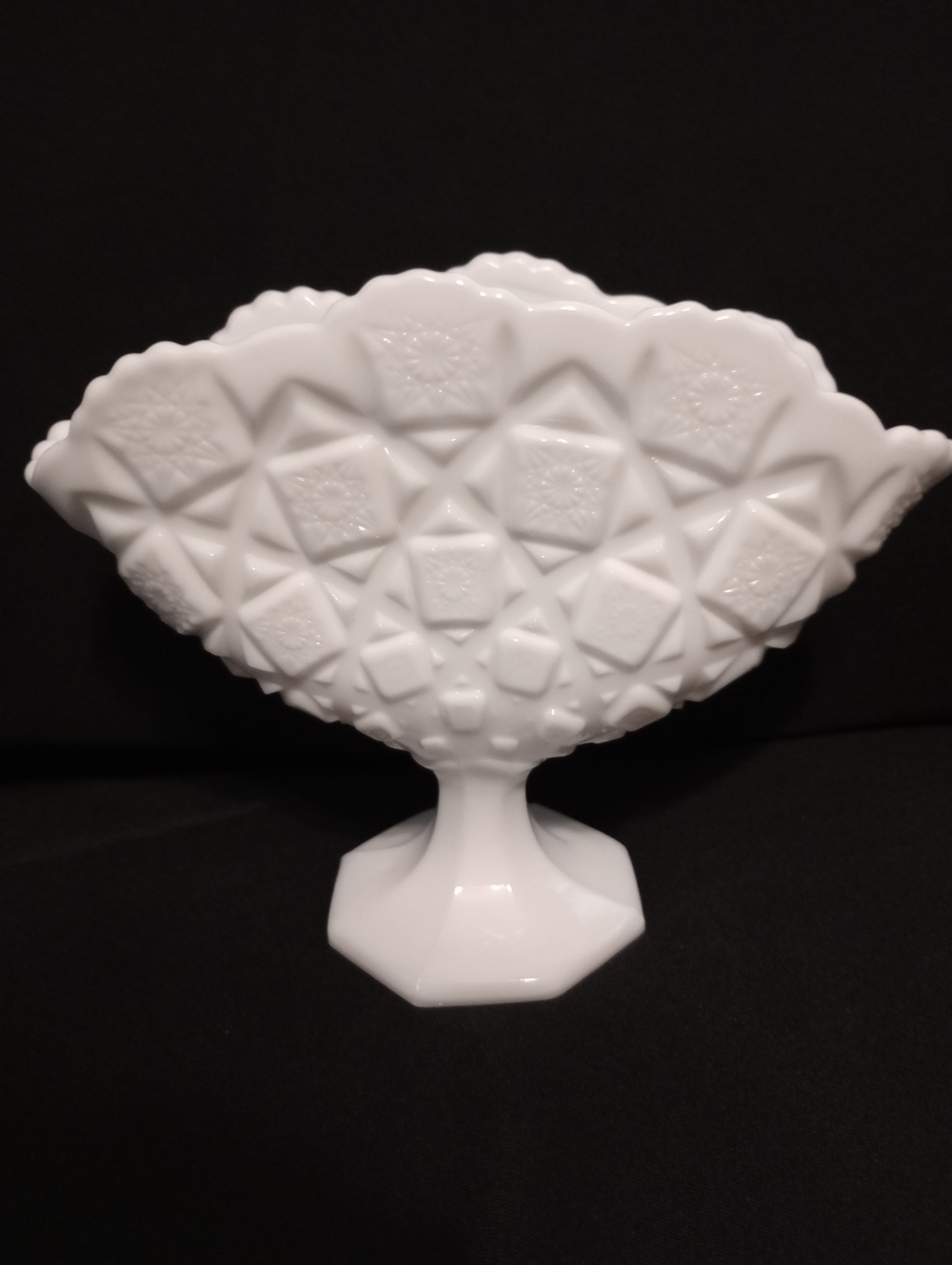Vintage Westmoreland Milk Glass Old Quilt Pattern Footed Fan Vase